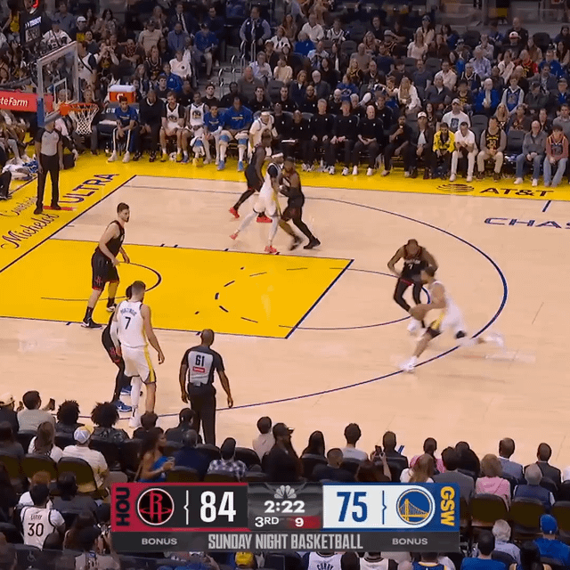 开云在哪里开户-库里把KD晃成&amp;quot;木头人&amp;quot;，2秒完成读心反杀